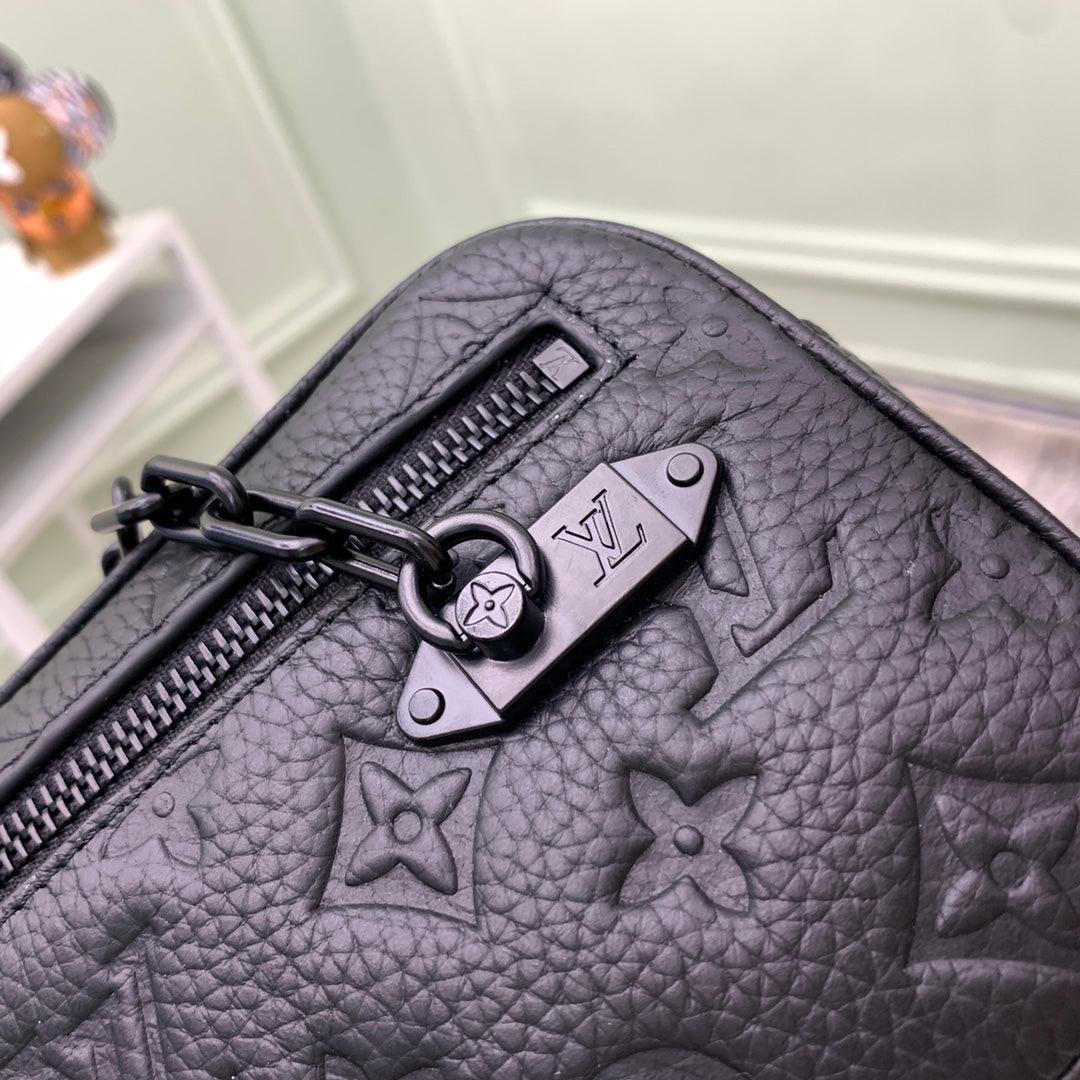 LOUIS VUITTON POCHETTE VOLGA